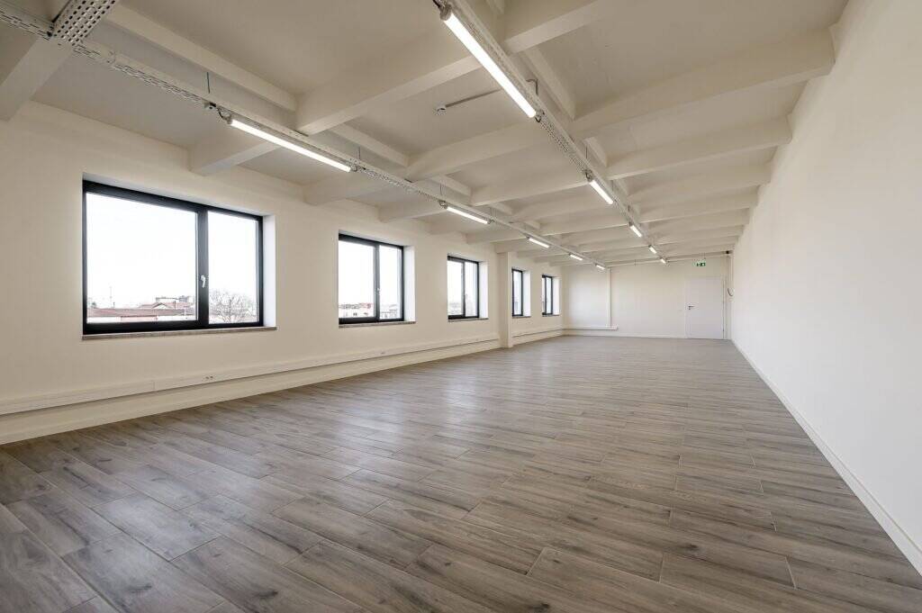 De închiriat Birouri de închiriat în Poetului Business Park în zona UTA 1 camera Arad 1