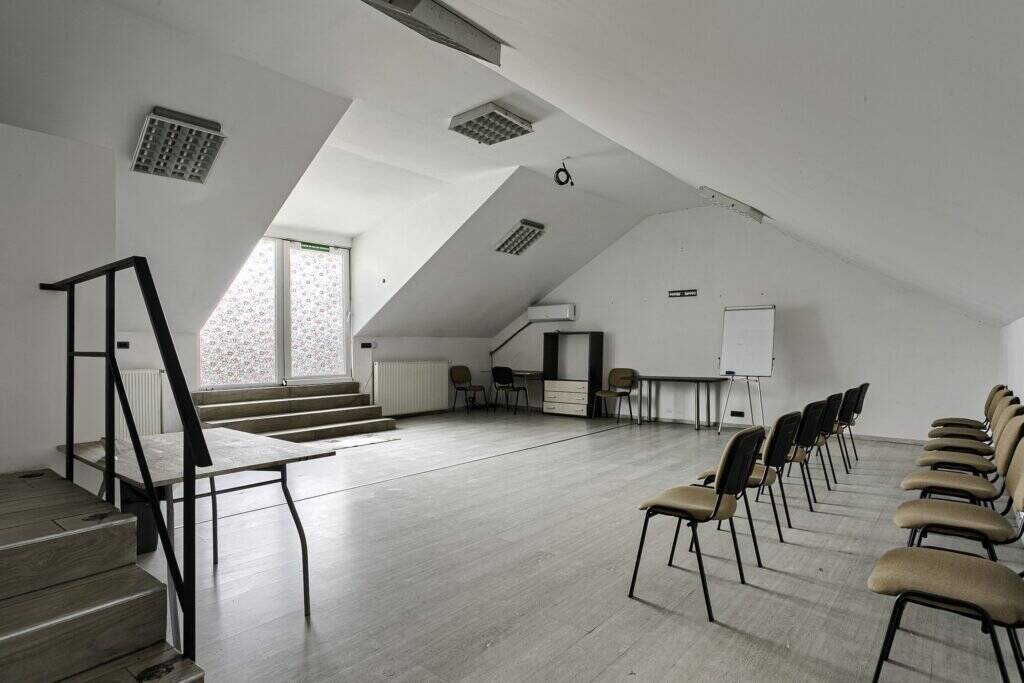 De închiriat Spatiu ideal pentru activitatile care necesita o incapere generoasa în zona UTA 1 camera Arad 2