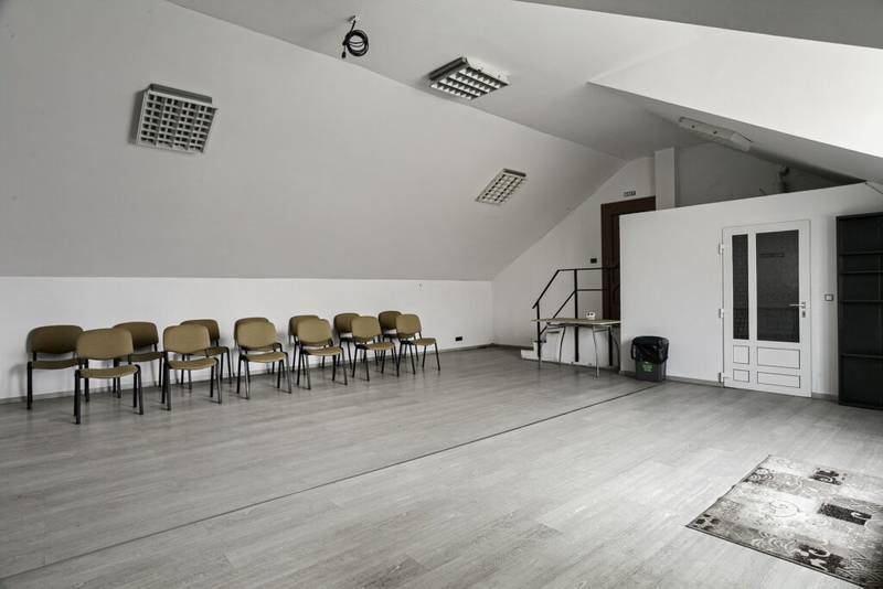 De închiriat Spatiu ideal pentru activitatile care necesita o incapere generoasa în zona UTA 1 camera Arad 3
