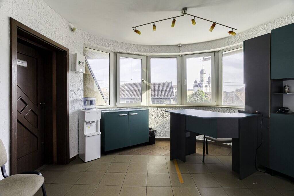 De închiriat Spatiu ideal pentru activitatile care necesita o incapere generoasa în zona UTA 1 camera Arad 7