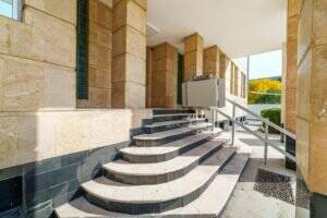 Arbema Office Arad. Birouri de închiriat De închiriat Arbema Office Arad. Birouri de închiriat. în zona Aurel Vlaicu 29 camere Arad 15