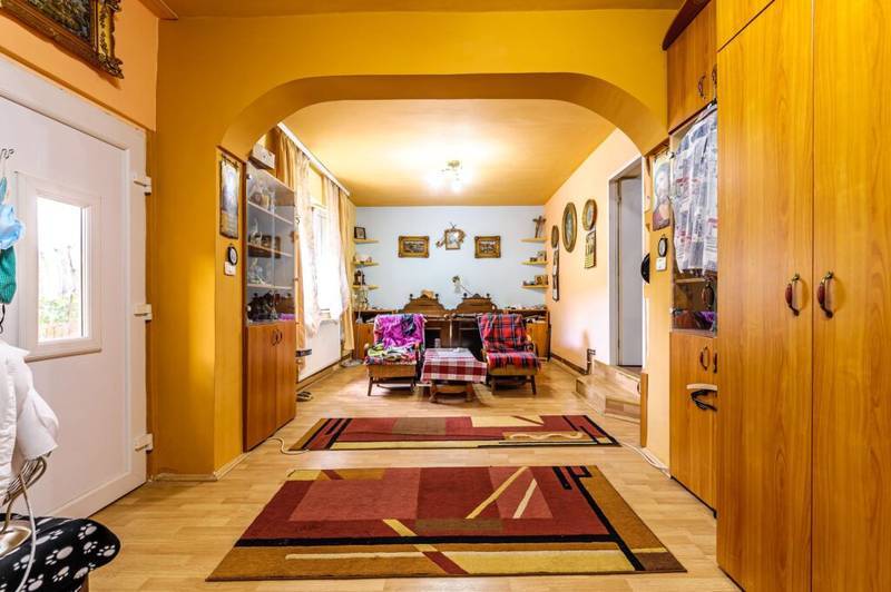 PROPRIETATE VÂNDUTĂ Casă conac cu 15.000 mp deal împădurit la Barațca, De vânzare PROPRIETATE VÂNDUTĂ Casă conac cu 15.000 mp deal împădurit la Barațca, în zona Arad 6 camere 4 dormitoare Arad 10