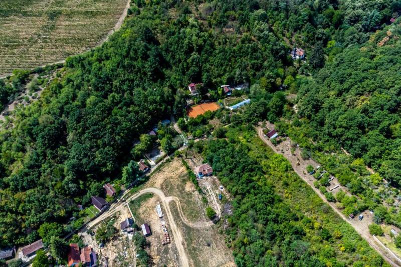 PROPRIETATE VÂNDUTĂ Casă conac cu 15.000 mp deal împădurit la Barațca, De vânzare PROPRIETATE VÂNDUTĂ Casă conac cu 15.000 mp deal împădurit la Barațca, în zona Arad 6 camere 4 dormitoare Arad 13