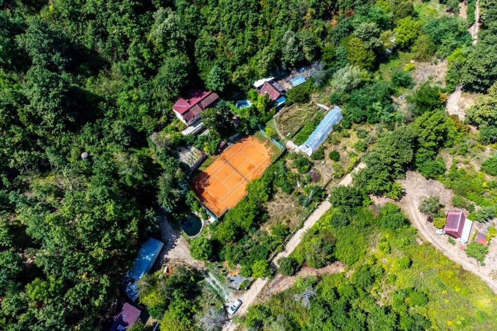 PROPRIETATE VÂNDUTĂ Casă conac cu 15.000 mp deal împădurit la Barațca, De vânzare PROPRIETATE VÂNDUTĂ Casă conac cu 15.000 mp deal împădurit la Barațca, în zona Arad 6 camere 4 dormitoare Arad 15