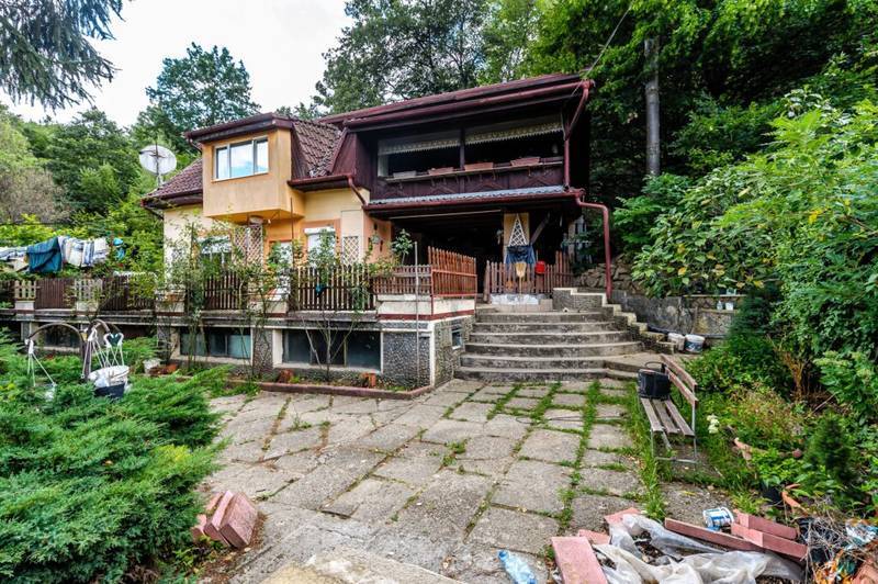 PROPRIETATE VÂNDUTĂ Casă conac cu 15.000 mp deal împădurit la Barațca, De vânzare PROPRIETATE VÂNDUTĂ Casă conac cu 15.000 mp deal împădurit la Barațca, în zona Arad 6 camere 4 dormitoare Arad 3