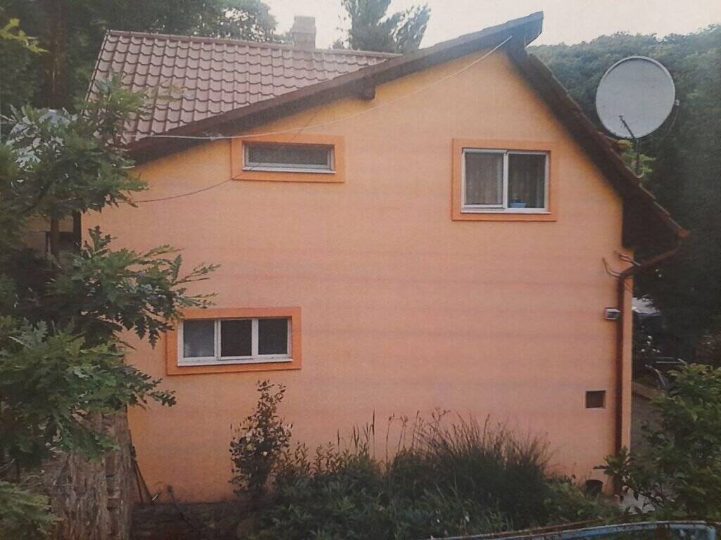 PROPRIETATE VÂNDUTĂ Casă conac cu 15.000 mp deal împădurit la Barațca, De vânzare PROPRIETATE VÂNDUTĂ Casă conac cu 15.000 mp deal împădurit la Barațca, în zona Arad 6 camere 4 dormitoare Arad 4