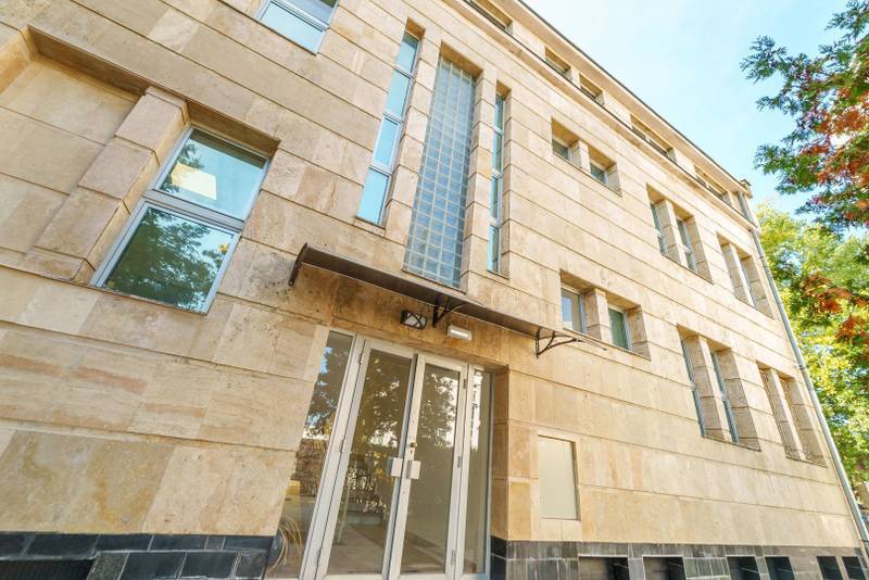 Cladire simbol cu destinatie multifunctionala 