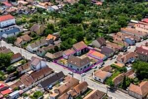 Imobil cu vizibilitate maximă și teren generos în Aradul NOU. De vânzare Imobil cu vizibilitate maximă și teren generos în Aradul NOU. în zona Aradul Nou 7 camere Arad 4