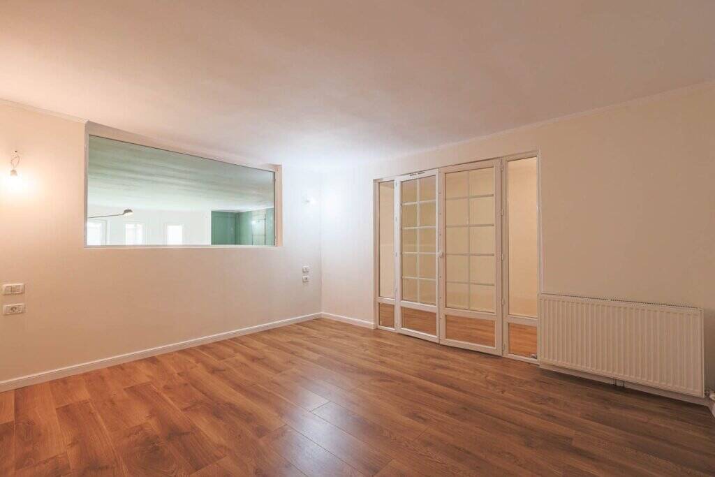 De vânzare Apartament 95 mp pe Iuliu Maniu la casă, curte proprie inchisa în zona Podgoria 2 camere 1 dormitor Arad 5
