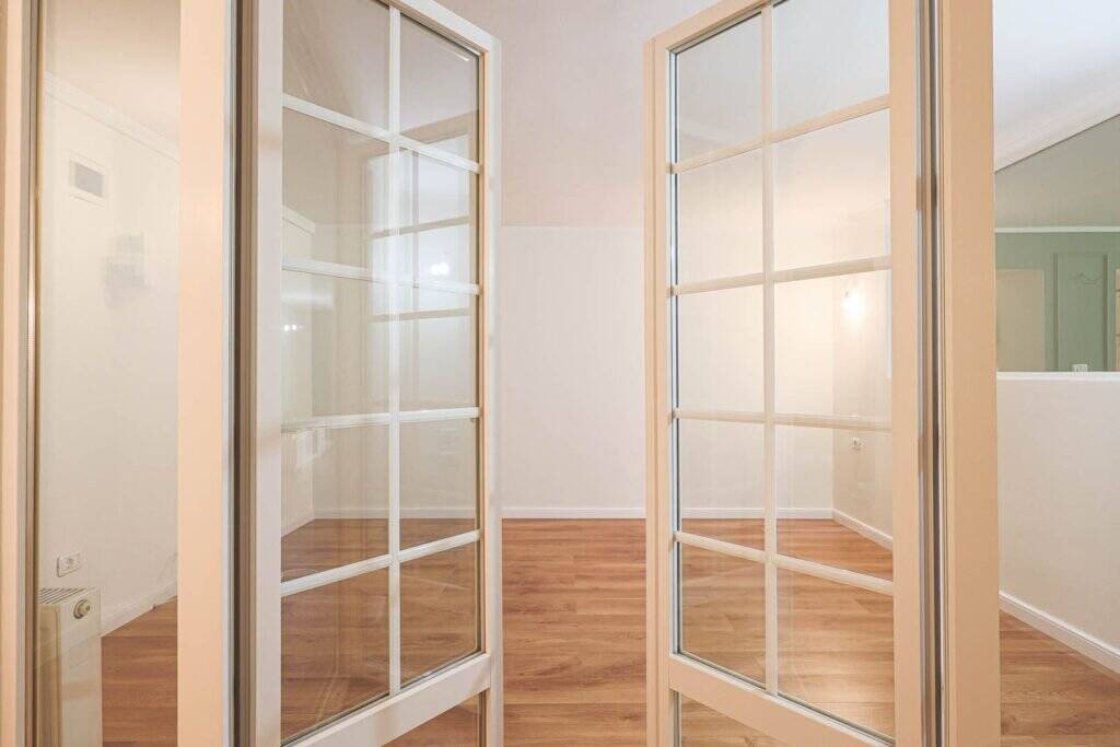 De vânzare Apartament 95 mp pe Iuliu Maniu la casă, curte proprie inchisa în zona Podgoria 2 camere 1 dormitor Arad 7