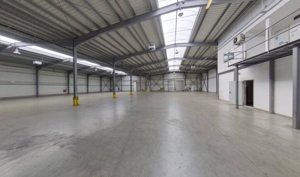 HALĂ INDUSTRIALĂ 856 MP 0% COMISION De vânzare HALĂ INDUSTRIALĂ 856 MP 0% COMISION în zona Sud 1 camera Arad 1