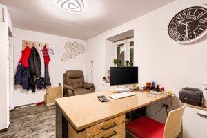 Spațiu ideal pentru birouri sau clinici Fără comision! Spațiu ideal pentru birouri sau clinici în zona Ultracentral 9 camere Arad 2
