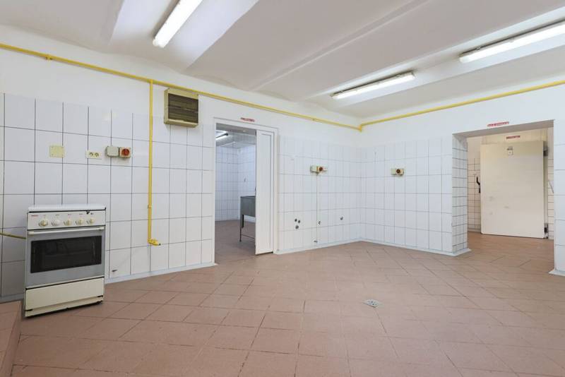 Spațiu ideal pentru birouri sau clinici De vânzare Spațiu ideal pentru birouri sau clinici în zona Ultracentral 9 camere Arad 5