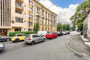 Spațiu ideal pentru birouri sau clinici Fără comision! Spatiu ideal pentru birouri sau clinici în zona Ultracentral 9 camere Arad 8