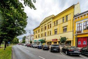 Apartament ultracentral Arad. Pretabil pentru birou. De vânzare Apartament ultracentral Arad. Pretabil pentru birou. în zona Ultracentral 2 camere 1 dormitor Arad 1