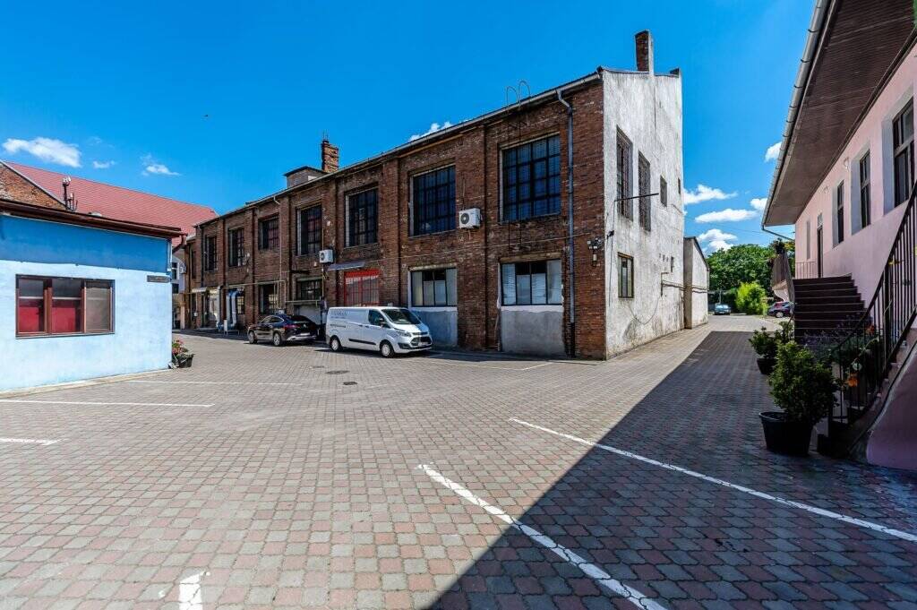 Oportunitate unică de investiție în centrul orașului Arad! De vânzare Oportunitate unică de investiție în centrul orașului Arad! în zona Central 38 camere Arad 8