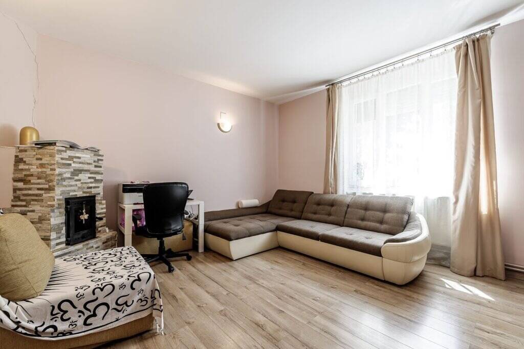 Apartament 2 camere spatios la casa individuala, zona centrala De vânzare Apartament 2 camere spatios la casa individuala, zona centrala în zona Ultracentral 2 camere 1 dormitor Arad 1