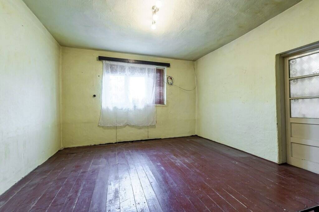 VÂNDUT! Casă cu 2 camere, teren, garaj în Bujac / Necesită renovare Fără comision! Casă cu 2 camere, teren, garaj în Bujac / Necesită renovare în zona Bujac 2 camere 2 dormitoare Arad 2