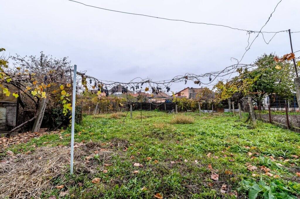VÂNDUT! Casă cu 2 camere, teren, garaj în Bujac / Necesită renovare Fără comision! Casă cu 2 camere, teren, garaj în Bujac / Necesită renovare în zona Bujac 2 camere 2 dormitoare Arad 5