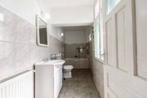 VÂNDUT! Gospodărie superbă, în Mâsca De vânzare Gospodărie superbă, în Mâsca, Ideală pentru 2 familii. în zona Arad 7 camere 5 dormitoare Arad 17
