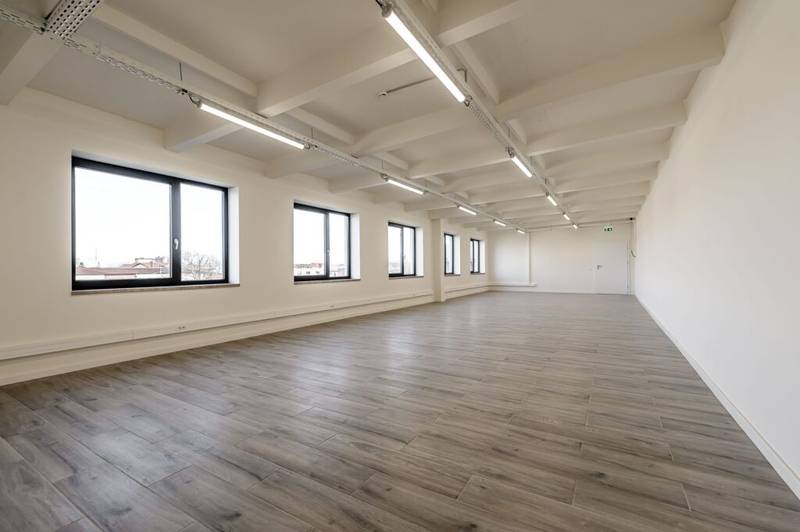 Birouri de închiriat în Poetului Business Park De închiriat Birouri de închiriat în Poetului Business Park în zona UTA 1 camera Arad 1