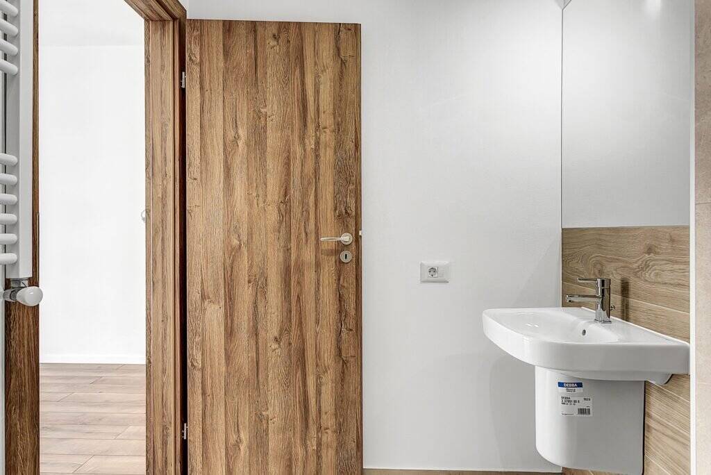 Redescoperă bucuria de a fi ACASĂ! Investește în inima Aradului De vânzare Redescoperă bucuria de a fi ACASĂ! Investește în inima Aradului în zona UTA 3 camere 2 dormitoare Arad 12