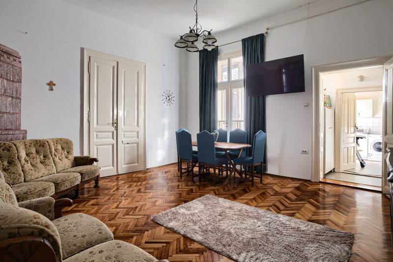 REZERVAT Apartament clasic cu 3 camere zona Podgoria De vânzare REZERVAT Apartament clasic cu 3 camere zona Podgoria în zona Ultracentral 3 camere 2 dormitoare Arad 2