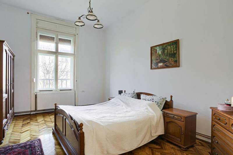 REZERVAT Apartament clasic cu 3 camere zona Podgoria De vânzare REZERVAT Apartament clasic cu 3 camere zona Podgoria în zona Ultracentral 3 camere 2 dormitoare Arad 4