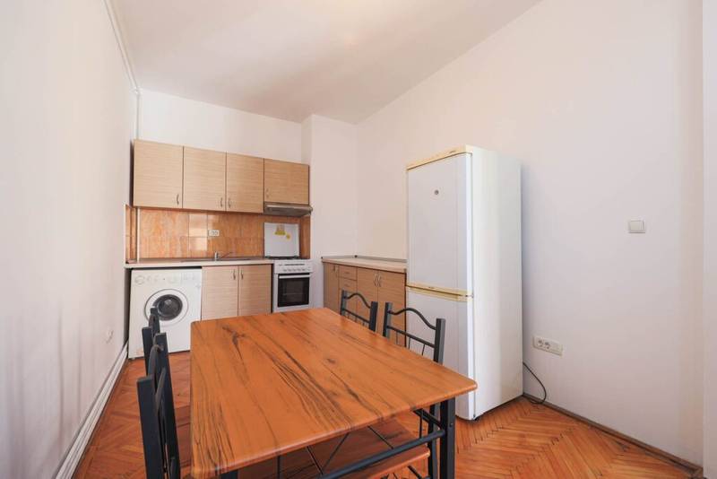 Apartament decomandat – Piata Avram Iancu – COMISION 0 % De vânzare Apartament decomandat – Piata Avram Iancu – COMISION 0 % în zona Ultracentral 2 camere 1 dormitor Arad 3
