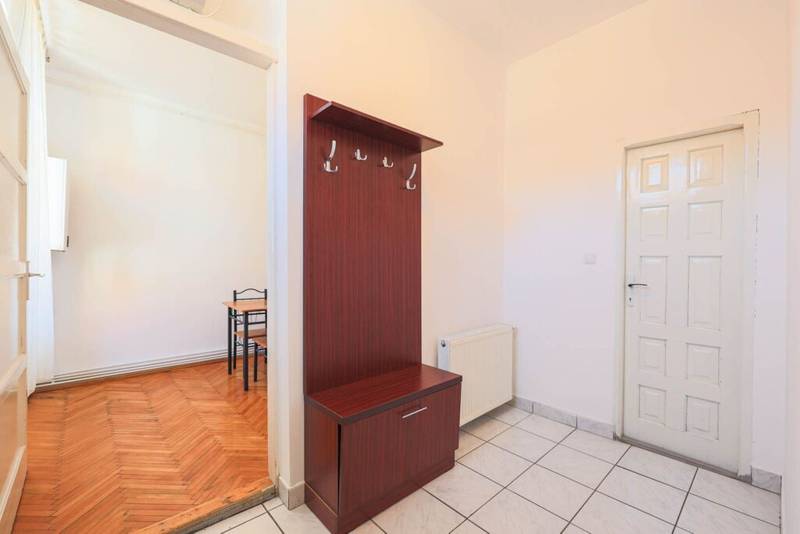 Apartament decomandat – Piata Avram Iancu – COMISION 0 % De vânzare Apartament decomandat – Piata Avram Iancu – COMISION 0 % în zona Ultracentral 2 camere 1 dormitor Arad 5