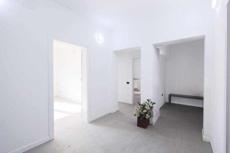 De vânzare Cladire cu destinatie multifunctionala in zona Podgoria Comision 0 în zona Central 15 camere Arad 2