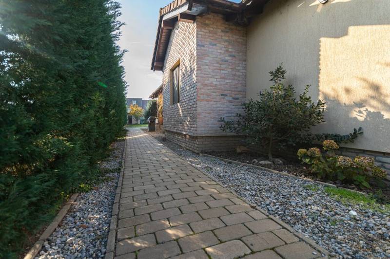 Vila premium cu teren generos! Confort și eficienta in Sanleani De vânzare Vila premium cu teren generos! Confort și eficienta in Sanleani în zona Arad 4 camere 3 dormitoare Arad 10