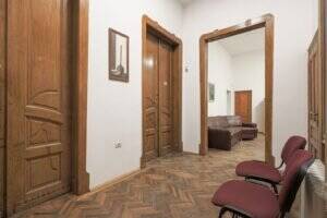 Apartament 6 camere cu potențial de birou în Palatul Kovacs De vânzare Apartament 6 camere cu potențial de birou în Palatul Kovacs în zona Ultracentral 5 camere Arad 1