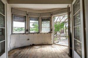 De vânzare REPOZIȚIONARE PREȚ! Casă pe strada Dorobanți, Pârneava. în zona Parneava 5 camere 3 dormitoare Arad 1