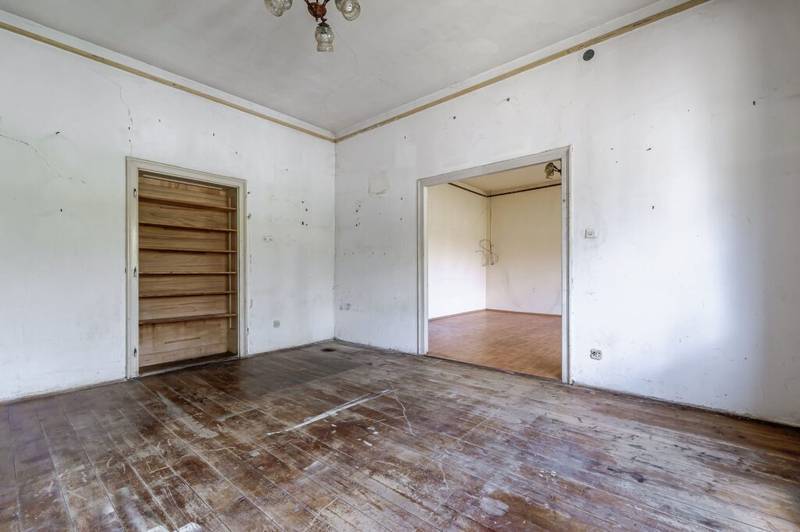 De vânzare REPOZIȚIONARE PREȚ! Casă pe strada Dorobanți, Pârneava. în zona Parneava 5 camere 3 dormitoare Arad 4