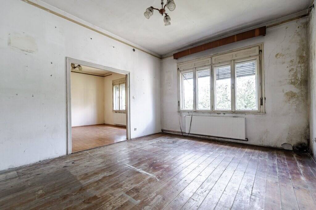 De vânzare REPOZIȚIONARE PREȚ! Casă pe strada Dorobanți, Pârneava. în zona Parneava 5 camere 3 dormitoare Arad 6