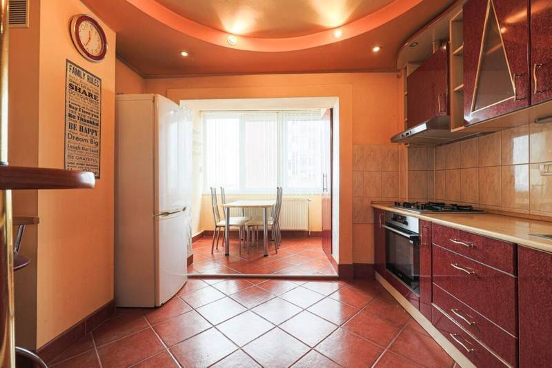 Ap. decomandat cu 3 camere, spațios și luminos, Micalaca, Zona 100 De vânzare Ap. decomandat cu 3 camere, spațios și luminos, Micalaca, Zona 100 în zona Micalaca 3 camere 2 dormitoare Arad 5