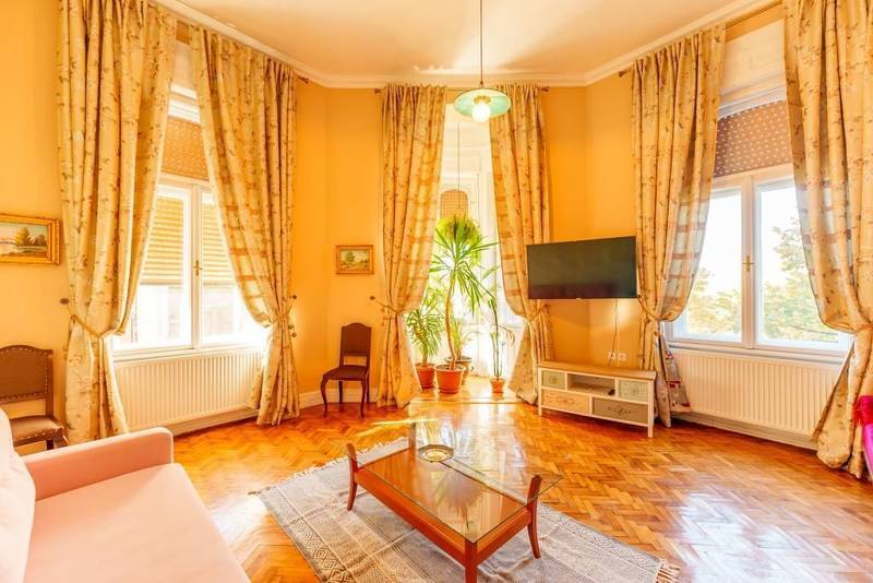 Apartament 3 camere | 2 dormitoare | Ultracentral | 0% comision De închiriat Apartament 3 camere | 2 dormitoare | Ultracentral | 0% comision în zona Ultracentral 3 camere 2 dormitoare Arad 1
