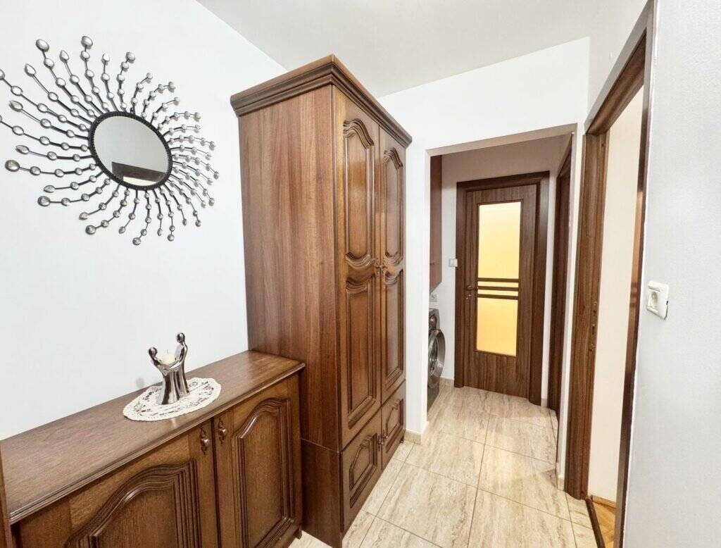Apartament decomandat, etaj 1 cu balcon, Calea Iuliu Maniu. De închiriat Apartament decomandat, etaj 1 cu balcon, Calea Iuliu Maniu. în zona Podgoria 3 camere 2 dormitoare Arad 12