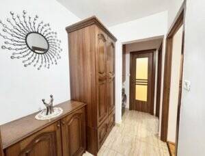 Apartament decomandat, etaj 1 cu balcon, Calea Iuliu Maniu. De închiriat Apartament decomandat, etaj 1 cu balcon, Calea Iuliu Maniu. în zona Podgoria 3 camere 2 dormitoare Arad 12