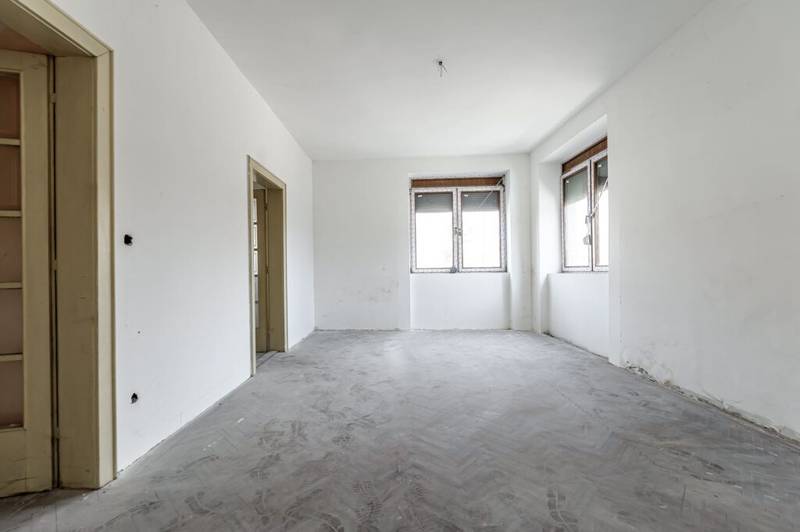 Casă spațioasă pentru familie mare. Curte generoasă, zonă accesibilă! De vânzare Casă spațioasă pentru familie mare. Curte generoasă, zonă accesibilă! în zona Aradul Nou 5 camere Arad 11