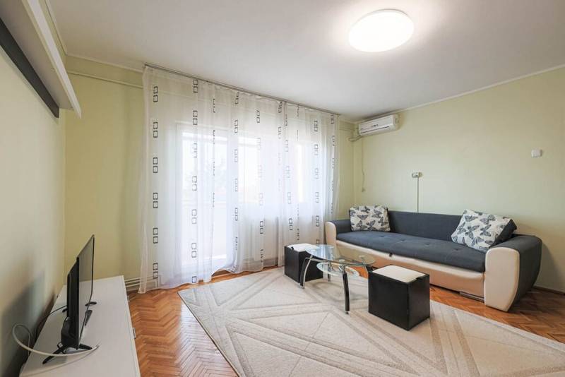 De vânzare Apartament cu 2 camere la cheie, situat central în zona Central 2 camere 1 dormitor Arad 5