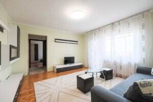 De vânzare REZERVAT Apartament cu 2 camere la cheie, situat central în zona Central 2 camere 1 dormitor Arad 1
