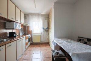 De vânzare REZERVAT Apartament cu 2 camere la cheie, situat central în zona Central 2 camere 1 dormitor Arad 3