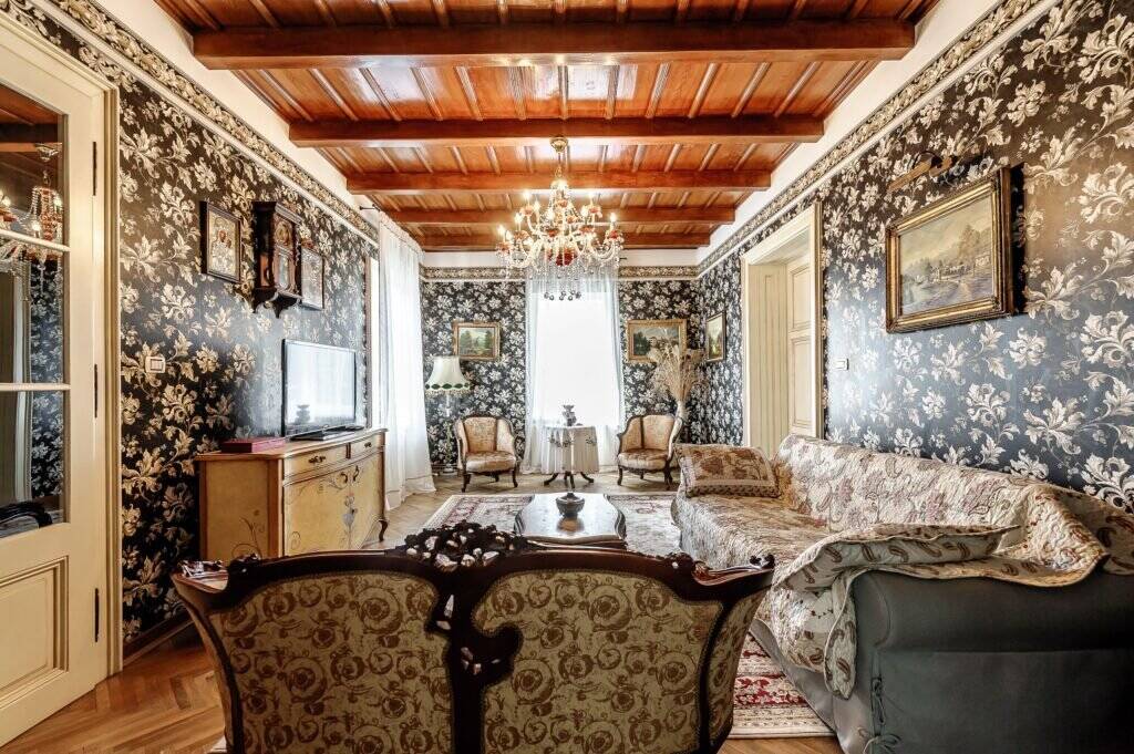 De vânzare Visezi la o proprietate unică, plină de istorie și farmec? în zona Arad 4 camere 2 dormitoare Arad 11
