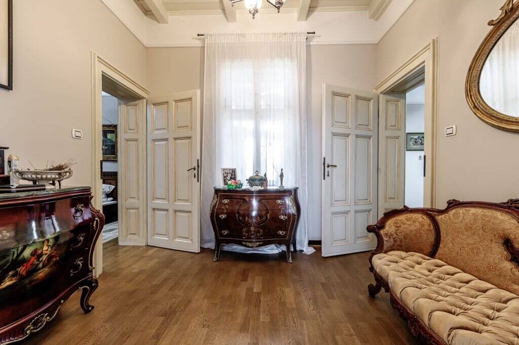 De vânzare Visezi la o proprietate unică, plină de istorie și farmec? în zona Arad 4 camere 2 dormitoare Arad 6