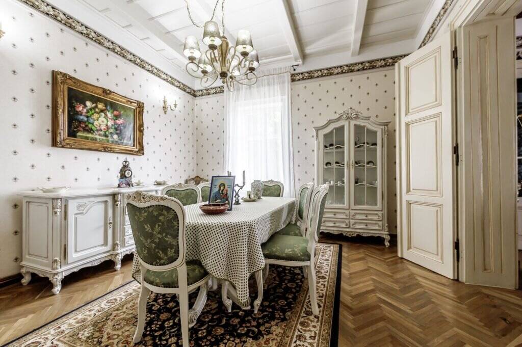 De vânzare Visezi la o proprietate unică, plină de istorie și farmec? în zona Arad 4 camere 2 dormitoare Arad 7